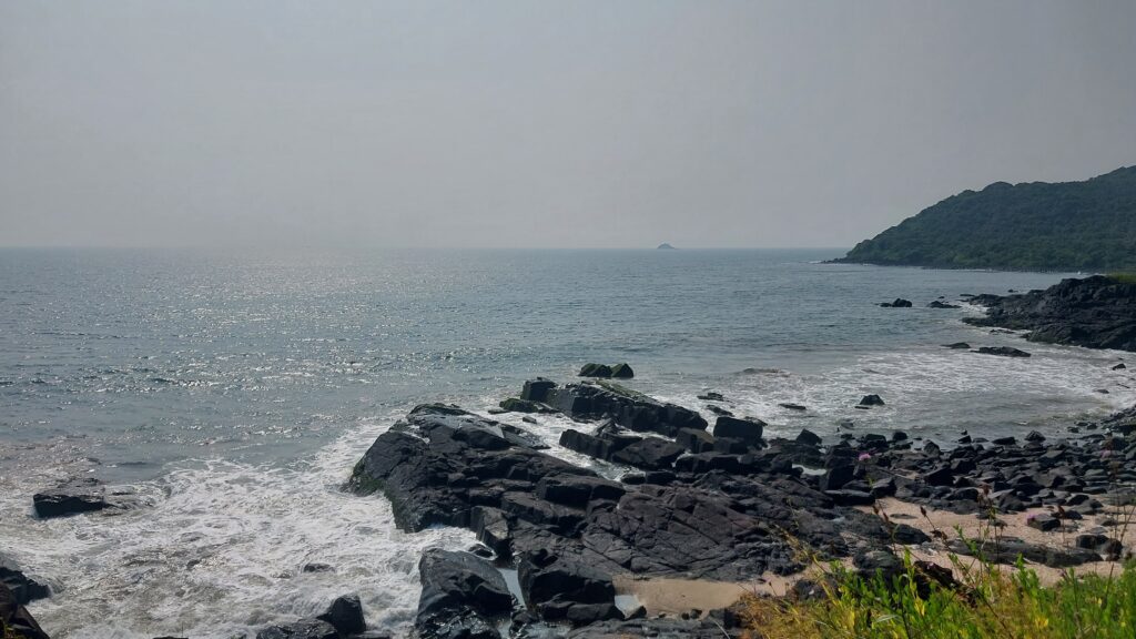 Arabian sea views from the hiking trail of tilmati beach