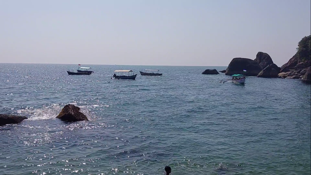 Amazing views of the arabian ocean from the Butterfly beach in goa